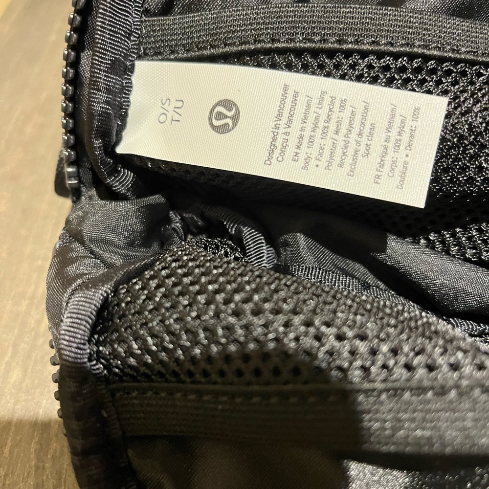 lululemon athletica Everywhere Belt Bag Mini -Black - Picture 8 of 15